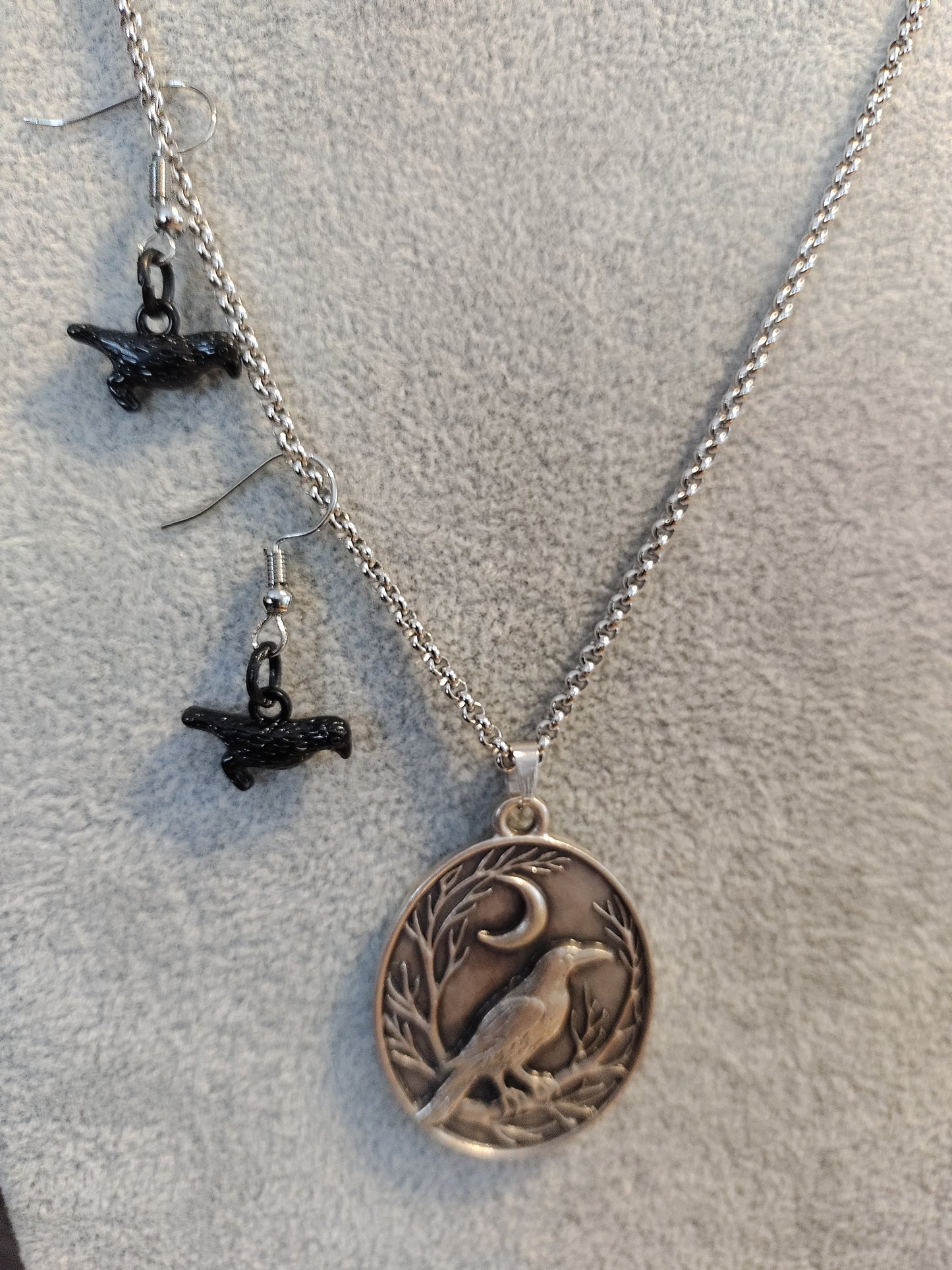 Raven necklace and earrings